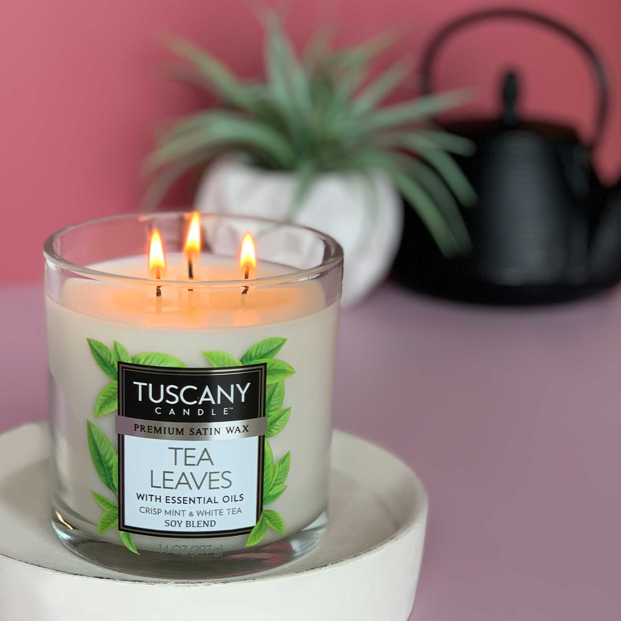 This Tea Leaves Long-Lasting Scented Jar Candle (14 oz) by Tuscany Candle is made with a soy-blend wax for a truly indulgent experience.