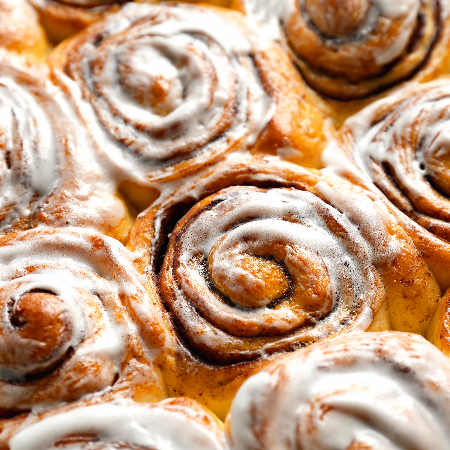 Close-up of Tuscany Candle® SEASONAL’s Cinnamon Rolls: Icing & Sugar Scented Fall Wax Melt (2.5 oz), capturing the warm, irresistible comfort of freshly baked cinnamon rolls topped with white icing—perfect for evoking an autumn home fragrance.