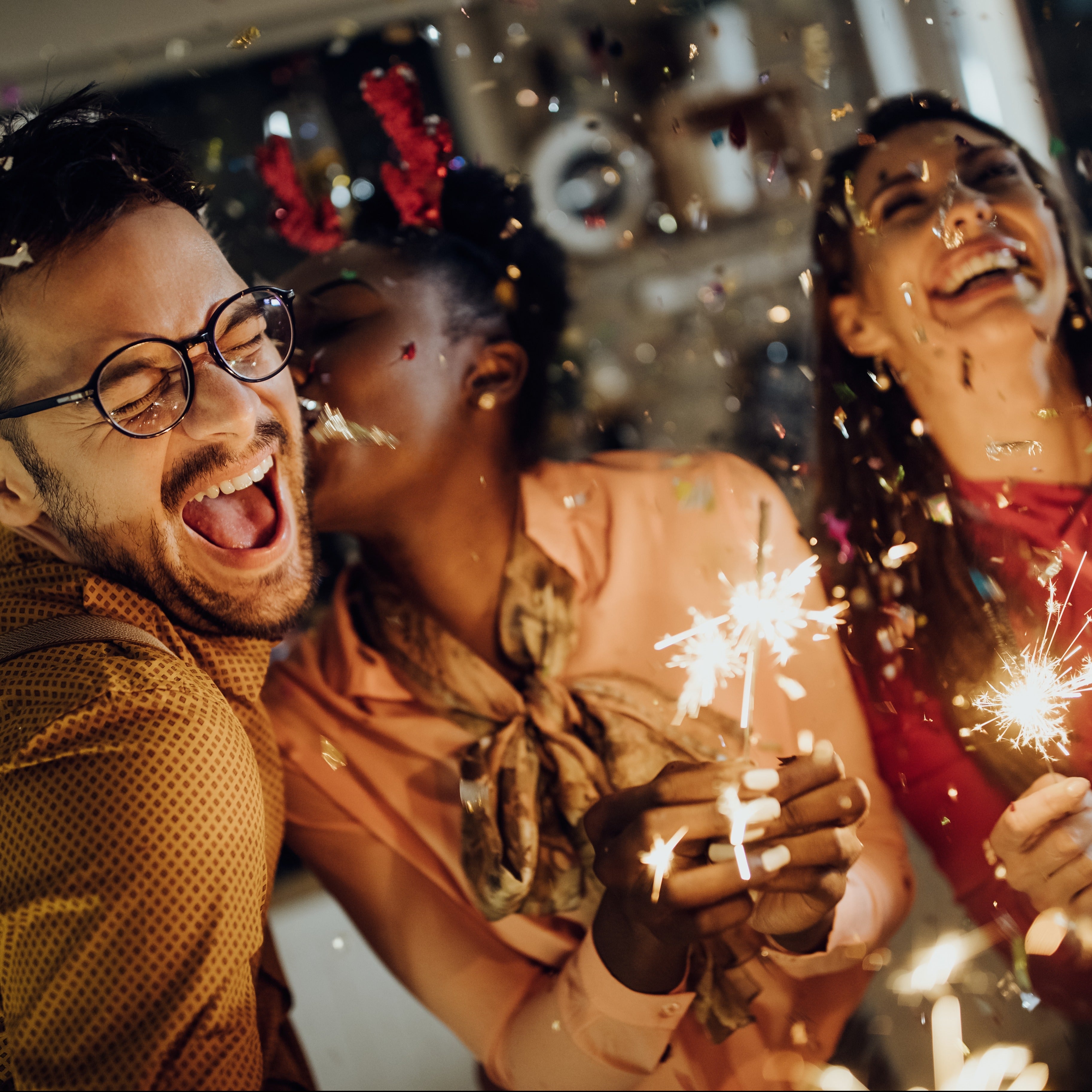 New Year's celebration candle 'Midnight Kiss' in a black glass jar, set against a backdrop of festivity, emanating opulent fragrances for a memorable eve