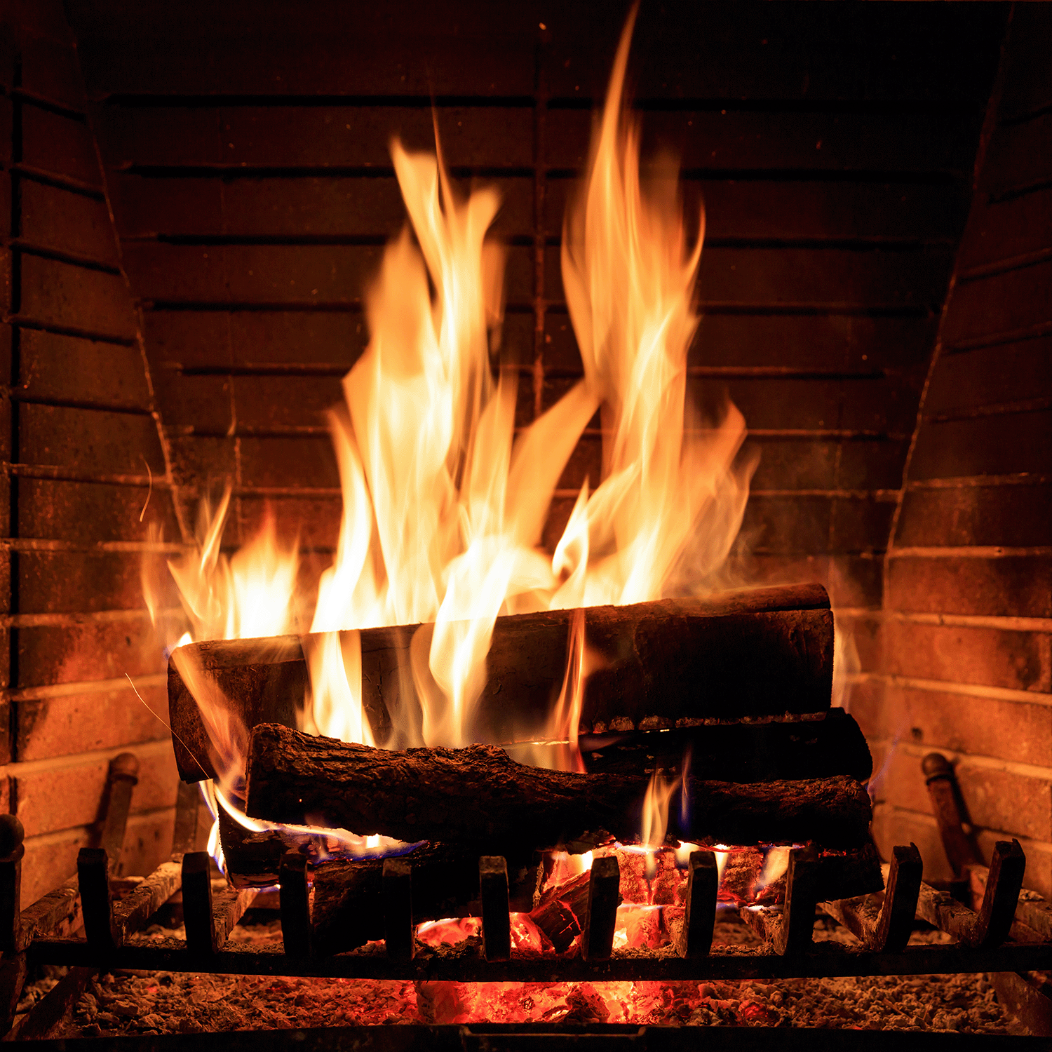 Let cozy notes of charred firewood and black pepper from the Let’s Stay (Snowed) In Holiday Candle by Tuscany Candle® SEASONAL fill your room with inviting warmth—just like relaxing before a glowing winter fireplace.