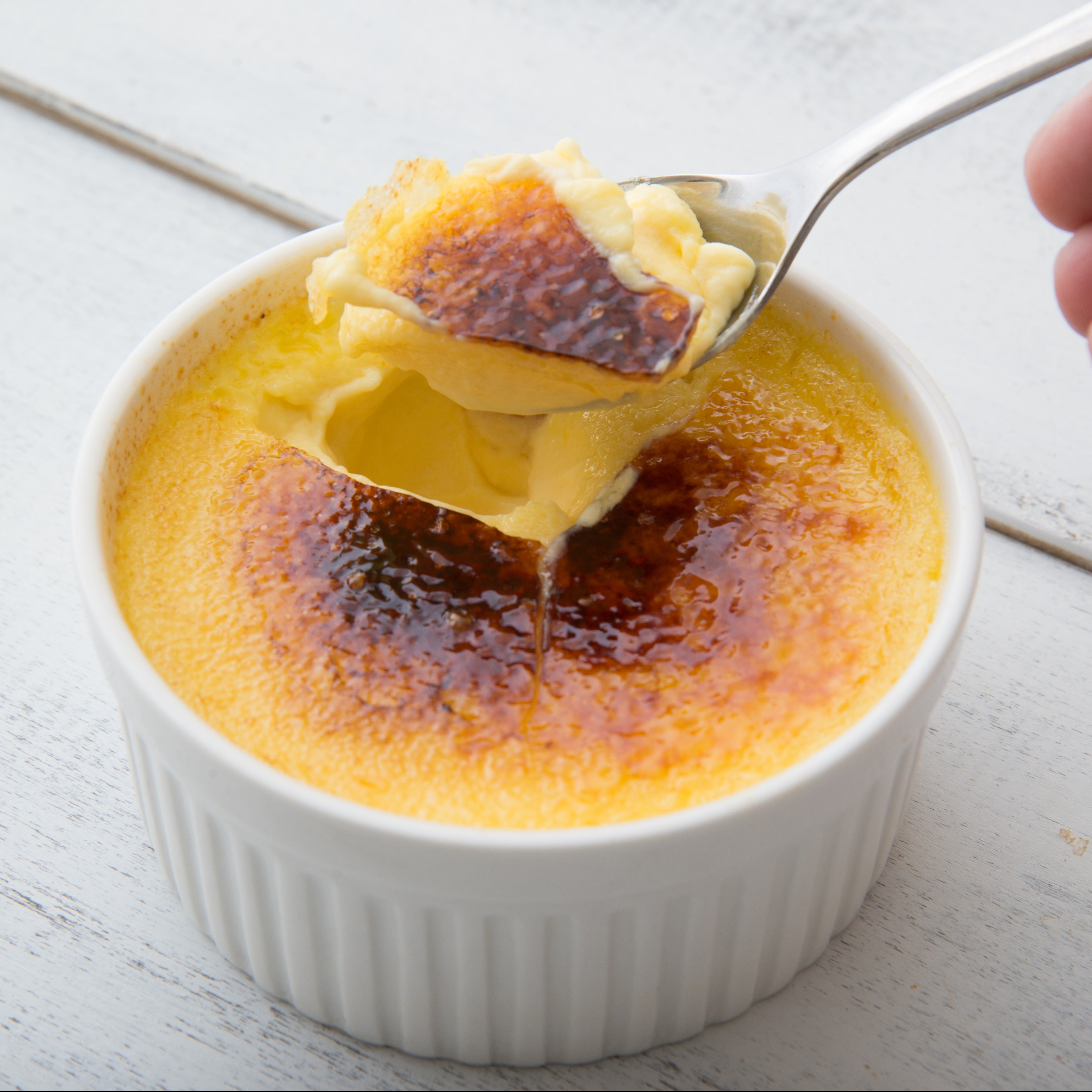 A vanilla cinnamon creme brulee - the flavor inspiration for this sweet scented candle